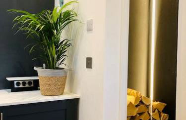 The Cuckoo's Retreat - Luxurious home with private garden & jacuzzi - Photo 32