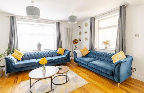 The Old Bank Beautiful Cotswold House with Huge Garden - Photo 2