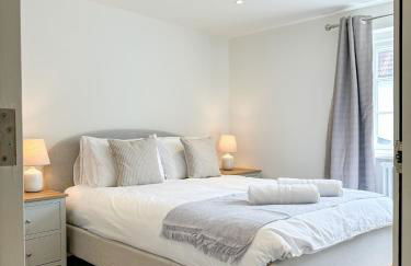 Modern Canterbury 3 Bedroom Townhouse - Pets Welcome & Free Parking - Foto 24