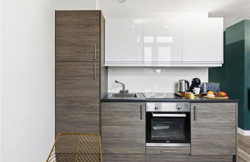 #115 ModernCity Escape Central Apartment- 10 mins to Royal Albert Dock Liverpool- Sleeps 4 - "Perfect for contractors and Families " - Foto 7