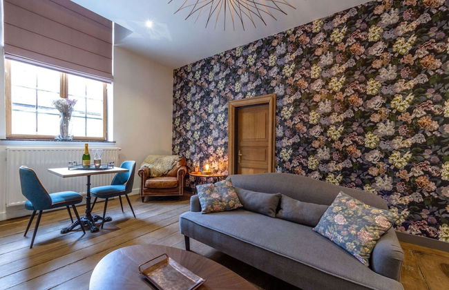 Splendid Castle in Perwez-haillot With Sun-loungers - Photo 5