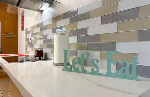 Relaxing Retreat 2BR Oasis with Pool and Outdoor BBQ - Foto 4