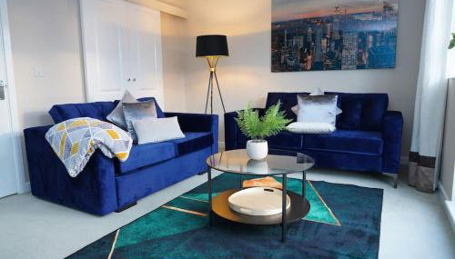 Spacious 4 Bedroom, 3 Bath House by Jesswood Properties Contractors, Business and Leisure with Free Parking and WIFI - Foto 2