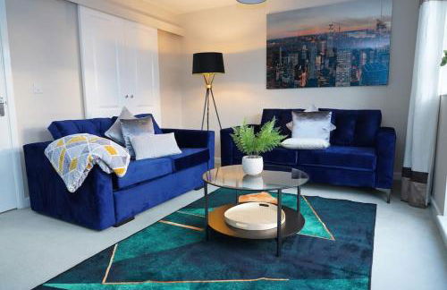 Spacious 4 Bedroom, 3 Bath House by Jesswood Properties Contractors, Business and Leisure with Free Parking and WIFI - Foto 2