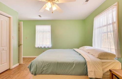 Family Home with Game Room and Decks in Etlan! - Foto 22