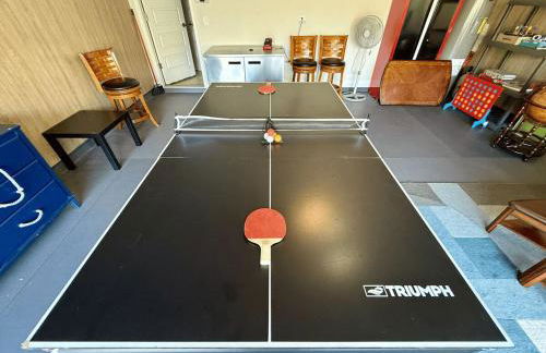 Modern 4BR Home with Wi-Fi & Garage Games - Foto 6