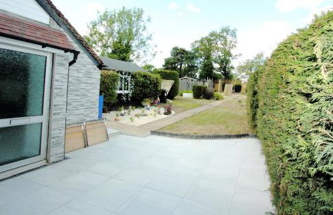 Deluxe 3 Bedroom 2 Bath House &Parking by CozyNest - Photo 22