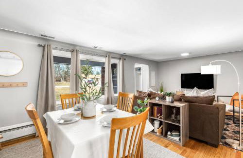 Warm & Comfy 2BR, Huge Backyard, Great Location! - Photo 32