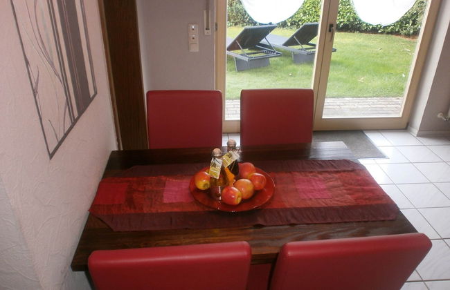 Modern Holiday Apartment With Large Garden Near the River Moselle - Photo 13