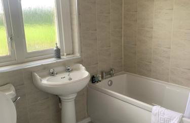 The Snug, ideal for sporting events and city breaks, hidden nook in the Heart of Newcastle, with parking, Wifi, Smart Tv, close to all local travel links - Foto 7