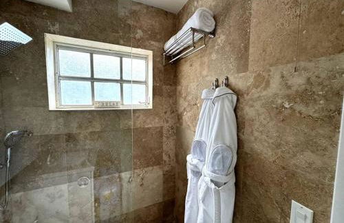 BRAND NEW! Lovely 1 Bedroom with Pool by the Beach - Foto 26