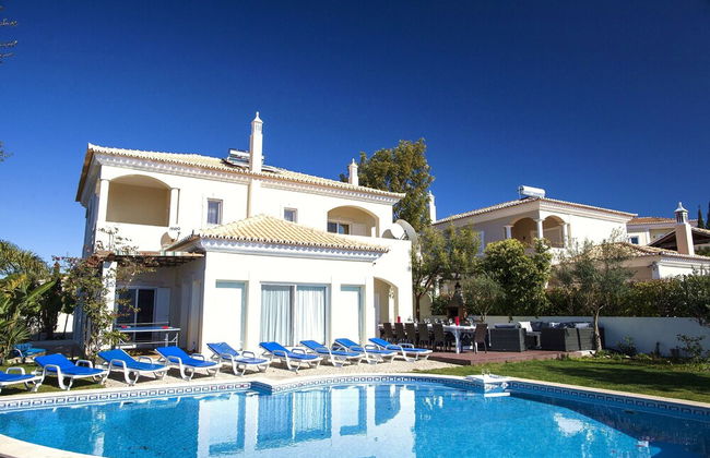 Outstanding Villa Very Well Located Near The Beach - Photo 14