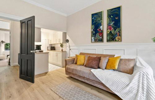 Free Parking - Sleeps 2 - 1 Bed Tenement - Renfrew - Foto 18