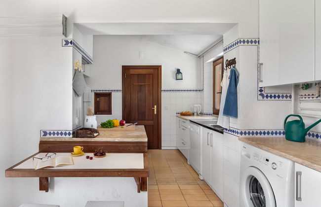 JOIVY 3-BR Cottage w/Terrace & Garden in Colares - Foto 17