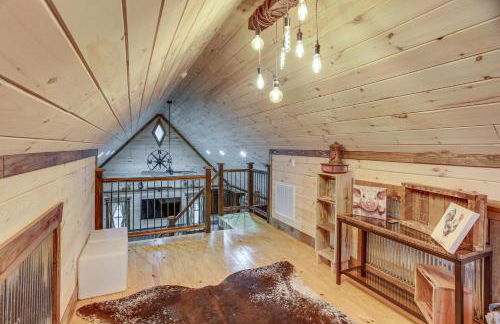 Peaceful Hikers Hideaway with Deck on 1 Acre! - Foto 19