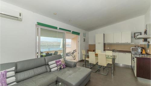 2 Bedroom Awesome Apartment In Miskovici - Foto 4