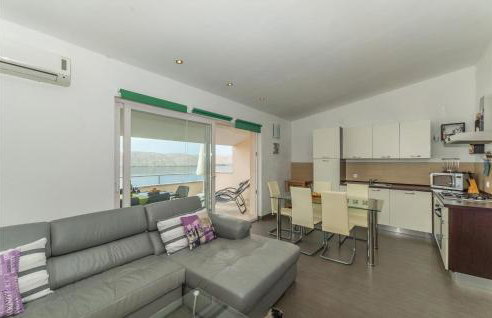 3 Bedroom Nice Apartment In Miskovici - Foto 4