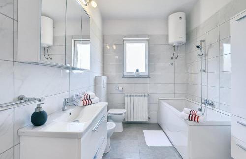 Apartment With Modern Decor and Spacious Garden, 3 km From the Beach - Foto 66