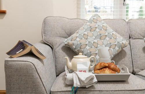 GORSE BARN - A cosy barn conversion in North Wales with a log burner - Photo 5