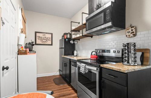 Mountain Bungalow-Walk to Downtown/Biker's Dream! - Foto 3