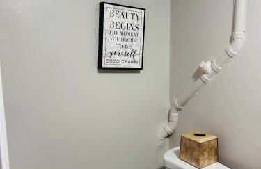 The Layover Lounge - Foto 4