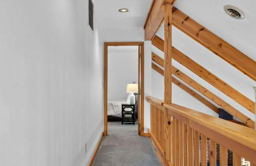 Huge Cabin w Hot Tub, Deck, Grill, Fire Pit, WiFi - Foto 32