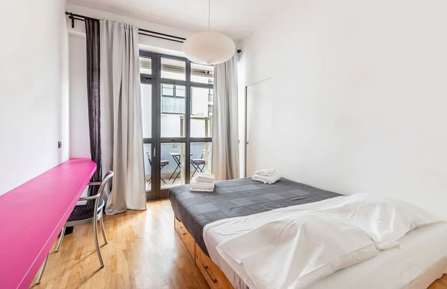 Stylish Apartment With Balcony - Photo 15