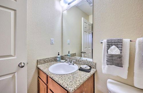 Walk to Lake Townhome with Hot Tub in Afton! - Foto 26