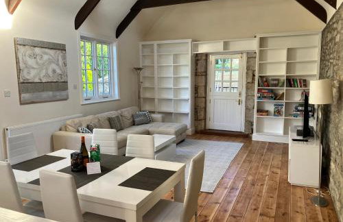 Lovely cottage in Penryn centre with parking - Photo 1