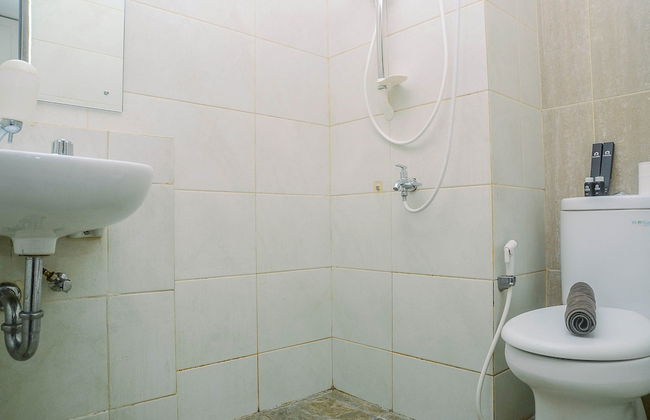 Minimalist And Comfy Studio At Grand Dhika City Apartment - Foto 13