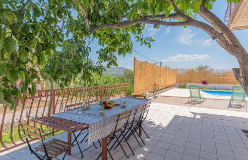 2 Bedroom Lovely Apartment In Danilo - Photo 1