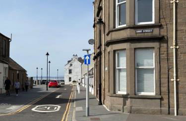 Taylor Close - Spacious Central Ferry Flat - Photo 6