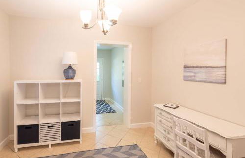 Refinished 3-BR Lowcountry Retreat - Foto 15