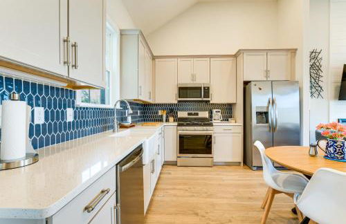 Lake Greenwood Access Modern Escape with Patio! - Foto 8