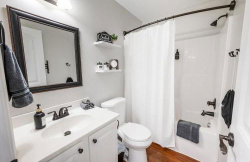 Luxury 3BR3BA TWO KING BEDS Fast WiFi, Free Parking, 5mins-Liberty University & Airport LYH great for Families, Business Travel or Weddings guest - Foto 22