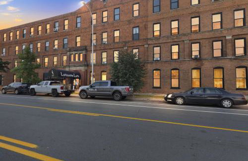 Stylish Chic Retreat At Lafayette Lofts 1 Bedroom Apts by RedAwning - Foto 64