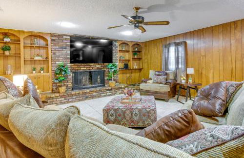 Spacious Little Rock Home with Patio - 9 Mi to Dtwn! - Foto 3