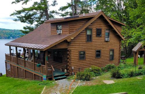 Lake Bomoseen Log Cabin - Foto 1