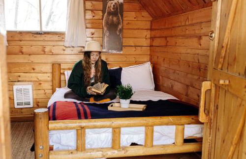 Colorado Glamping Adventures in Golden Gate Canyon Park, in this Cute Cabin Rental - Foto 3