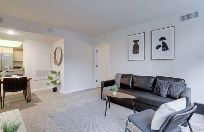 Walkable Alexandria Apts - Photo 71