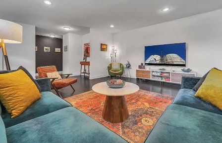 New-The Mod Poppy Large home 10 minutes from it all - Photo 39