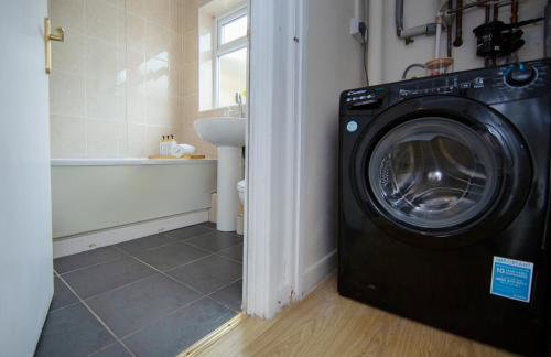 Stylish central location 3 bedroom house - Photo 22