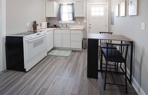 Delightful airy remodeled 1 1 Elsas - Photo 11