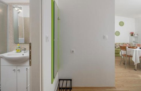 Awesome Home In Tinjan - Foto 11