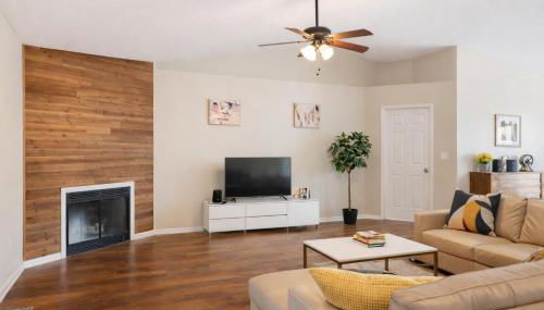 Pool House, Short Drive to Beach, Grill, Smart TV - Foto 5