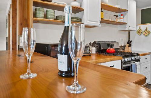 Mt Rainier Retreat with Spa Bathroom-Hot Tub-Fireplace - Foto 12