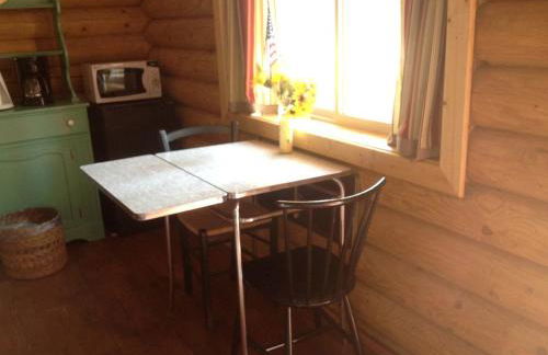 Romantic Log Cabin Rental with Forest Views near Missoula, Montana - Foto 3