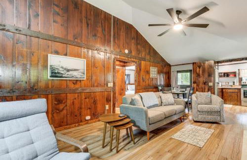 Walk to Barretts Park Wooded Cabin with Grill! - Foto 4