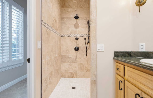 Modern Temecula Mansion w Pool, Hot Tub, Guest House & Valley Views Camila by Avantstay - Photo 26