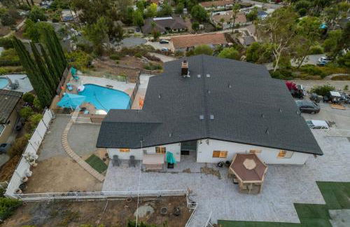 Entire Private Home with 4 Bedrooms 2 Bathrooms, Pool, View, 4 Parking, King Bed, Big Yard, Available Now - Foto 15